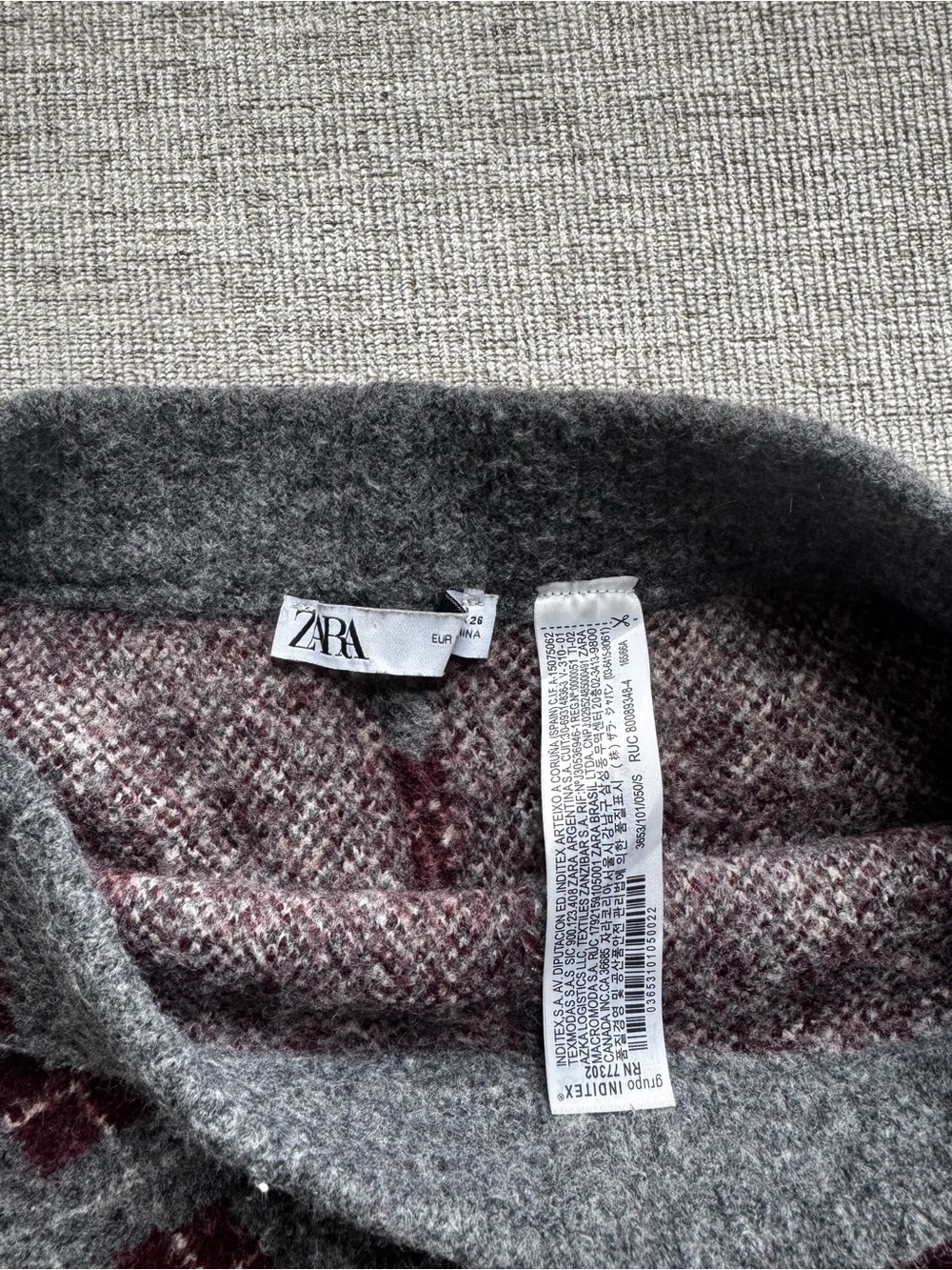 Zara Gray Knit Burgundy Argyle Diamond Detail Wool Blend Shorts - Picture 5 of 6